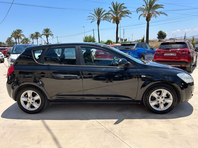 KIA CEED COMFORT 1.4 SPANISH LHD IN SPAIN 118000 MILES SUPERB LITTLE CAR 2009
